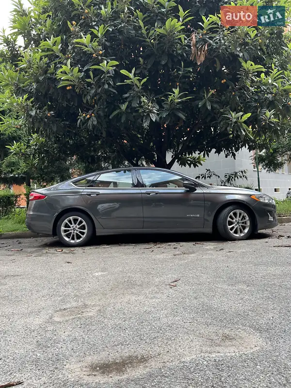 Седан Ford Fusion 2019 в 