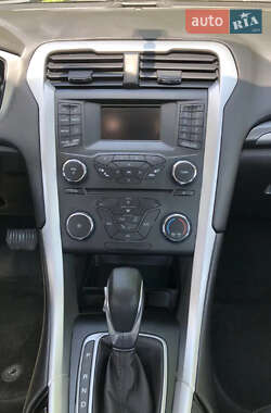 Седан Ford Fusion 2015 в 