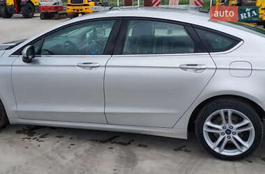 Седан Ford Fusion 2015 в 