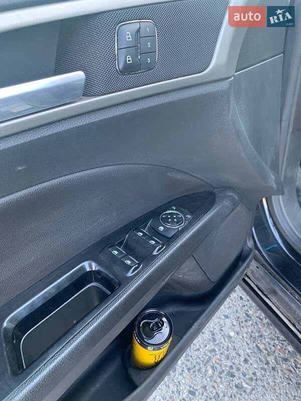 Седан Ford Fusion 2012 в Черновцах