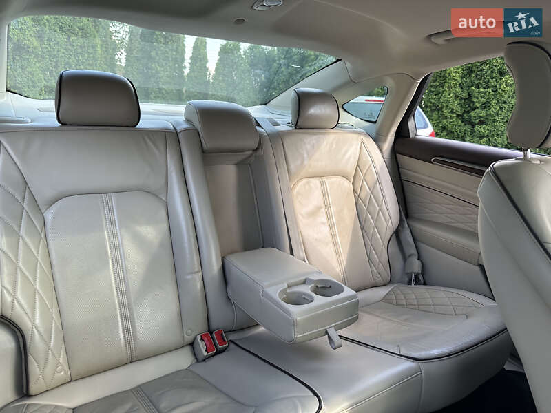 Седан Ford Fusion 2016 в Умані