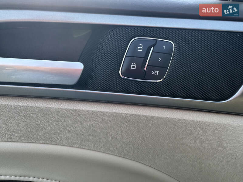 Седан Ford Fusion 2016 в Умані