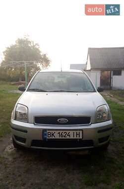 Хэтчбек Ford Fusion 2002 в Заречном