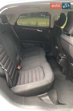 Седан Ford Fusion 2016 в Ромнах