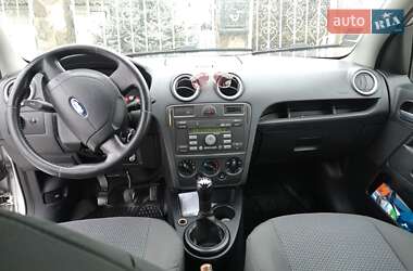 Хетчбек Ford Fusion 2005 в Ужгороді