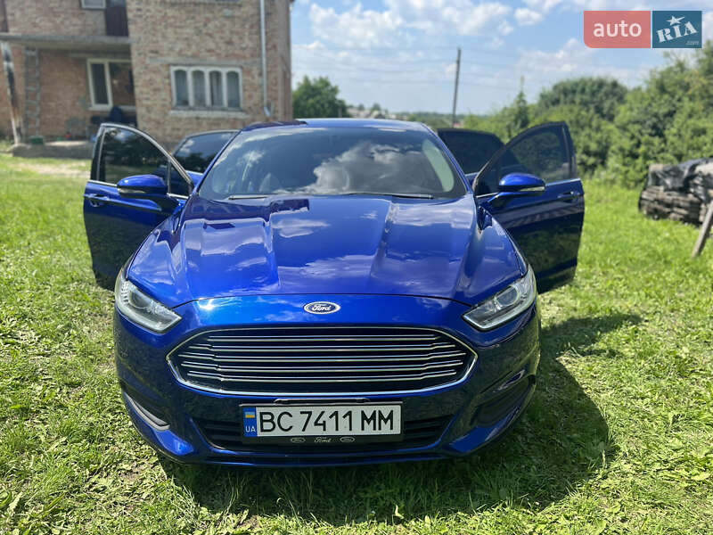 Седан Ford Fusion 2016 в Золочеві