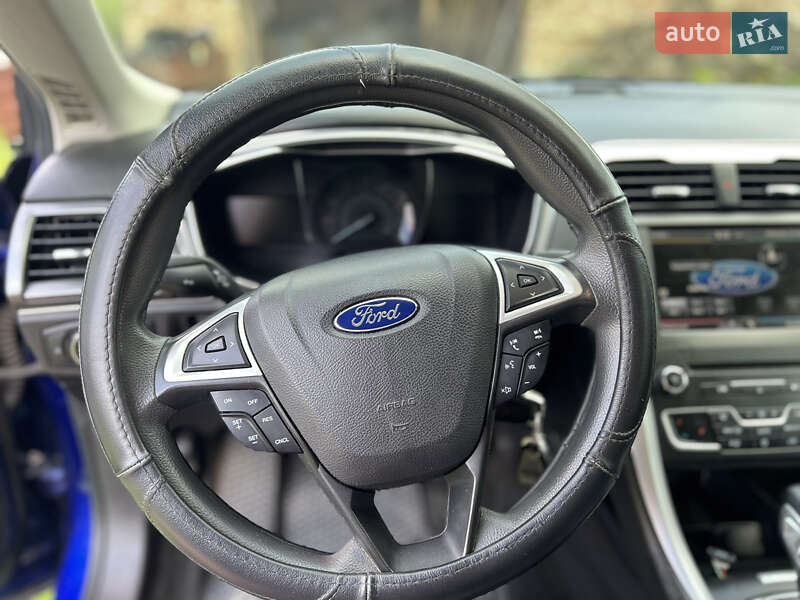 Седан Ford Fusion 2016 в Золочеві