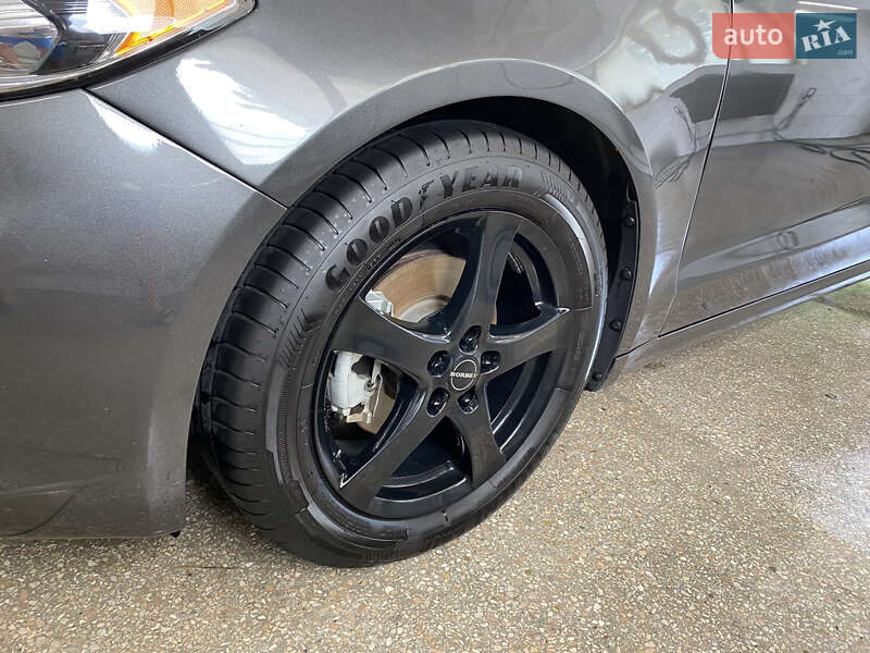 Седан Ford Fusion 2018 в Львове