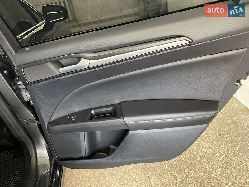 Седан Ford Fusion 2018 в Львове