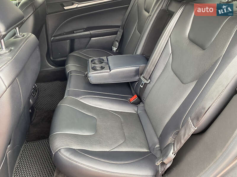 Седан Ford Fusion 2018 в Львове