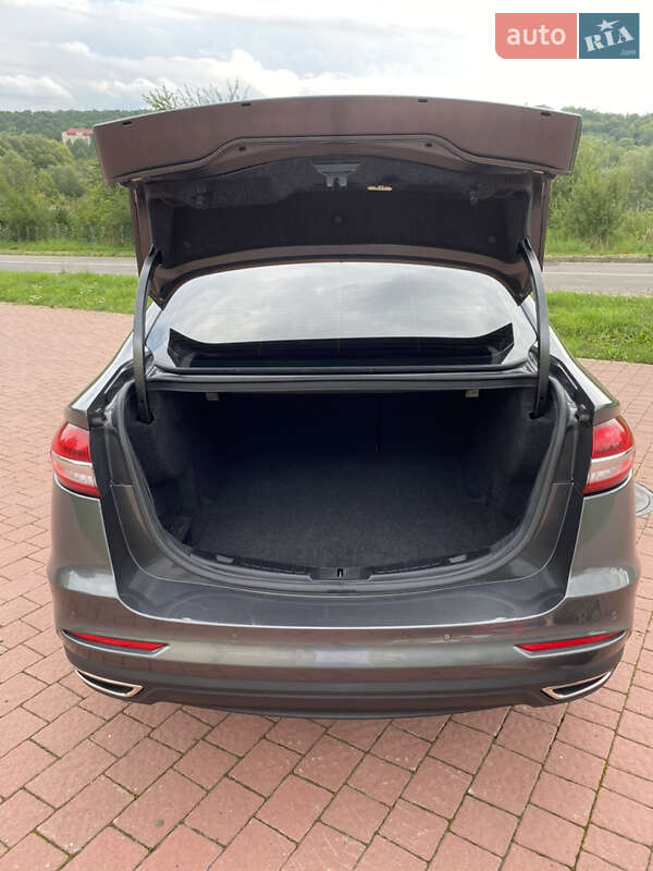 Седан Ford Fusion 2018 в Львове