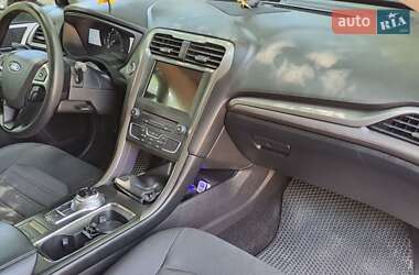 Седан Ford Fusion 2018 в 