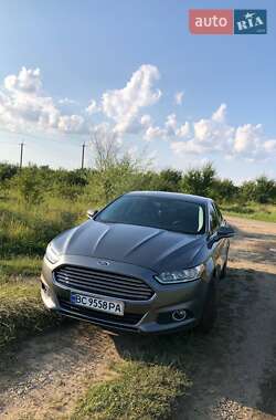 Седан Ford Fusion 2013 в 