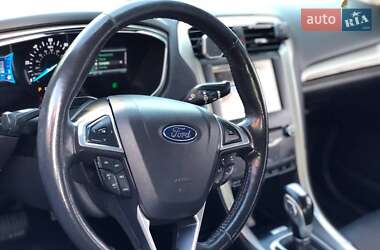 Седан Ford Fusion 2013 в 