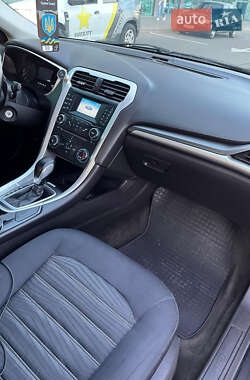 Седан Ford Fusion 2013 в 