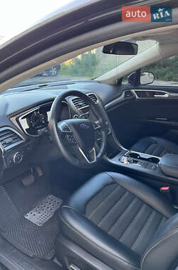 Седан Ford Fusion 2016 в 