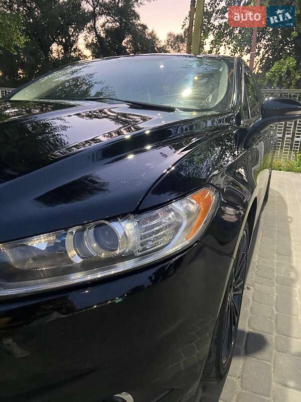 Седан Ford Fusion 2015 в Кременчуці