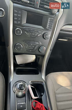 Седан Ford Fusion 2018 в 