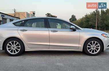 Седан Ford Fusion 2016 в Умані