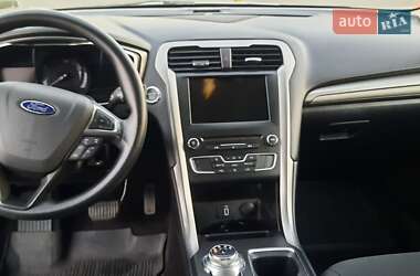 Седан Ford Fusion 2016 в Умані