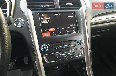 Седан Ford Fusion 2016 в Умані
