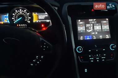 Седан Ford Fusion 2016 в Умані