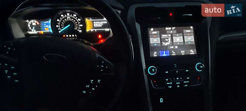 Седан Ford Fusion 2016 в Умані