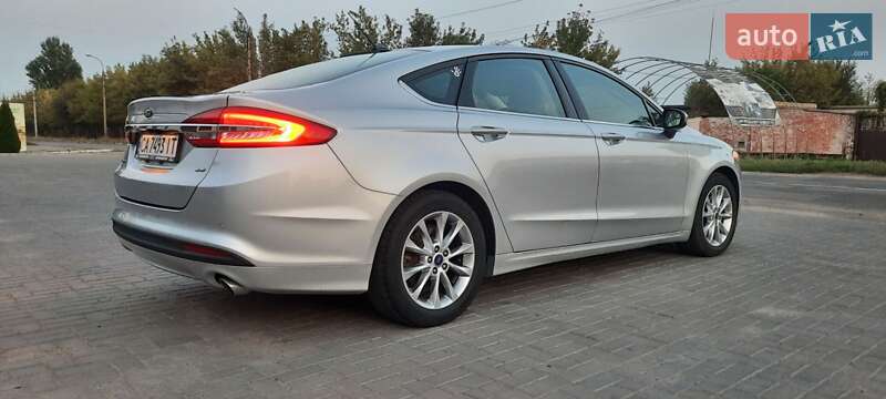Седан Ford Fusion 2016 в Умані