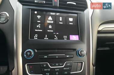 Седан Ford Fusion 2016 в Умані