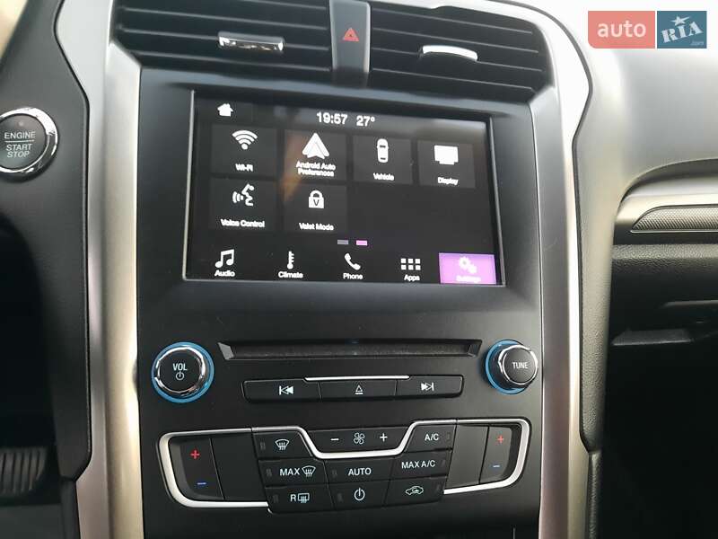 Седан Ford Fusion 2016 в Умані