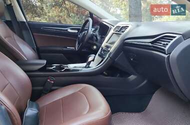 Седан Ford Fusion 2015 в 