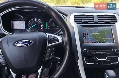 Седан Ford Fusion 2015 в 