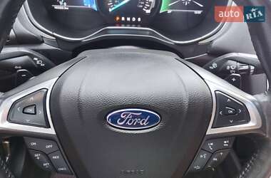 Седан Ford Fusion 2015 в 