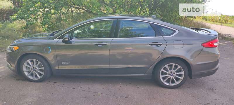 Седан Ford Fusion 2017 в Варві