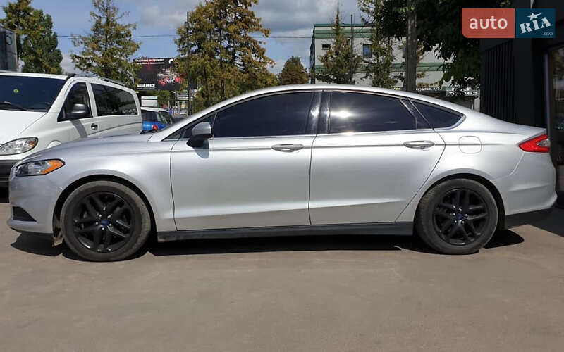 Седан Ford Fusion 2014 в Ужгороде