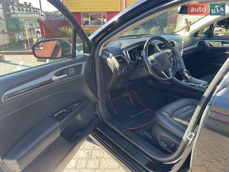 Седан Ford Fusion 2016 в Львове