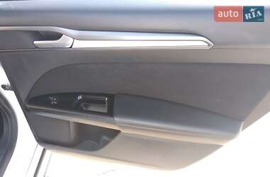 Седан Ford Fusion 2015 в 