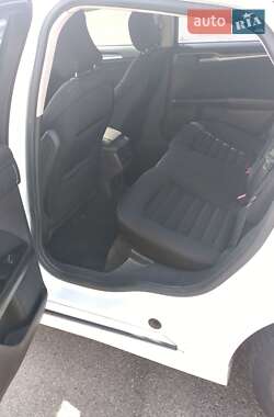 Седан Ford Fusion 2015 в 