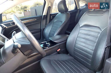 Седан Ford Fusion 2015 в 