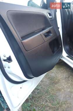Хэтчбек Ford Fusion 2010 в 