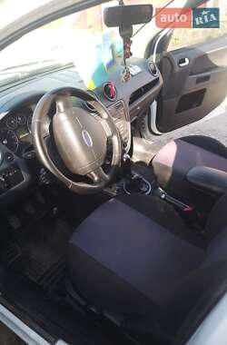 Хэтчбек Ford Fusion 2010 в 