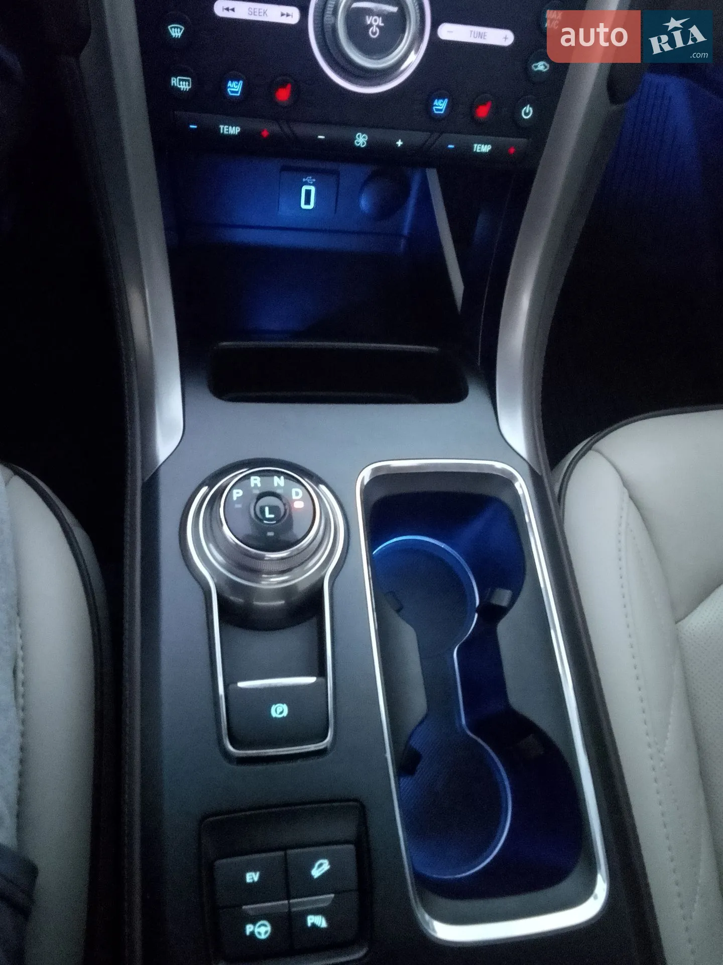 2016 Ford Fusion - мініатюра 28