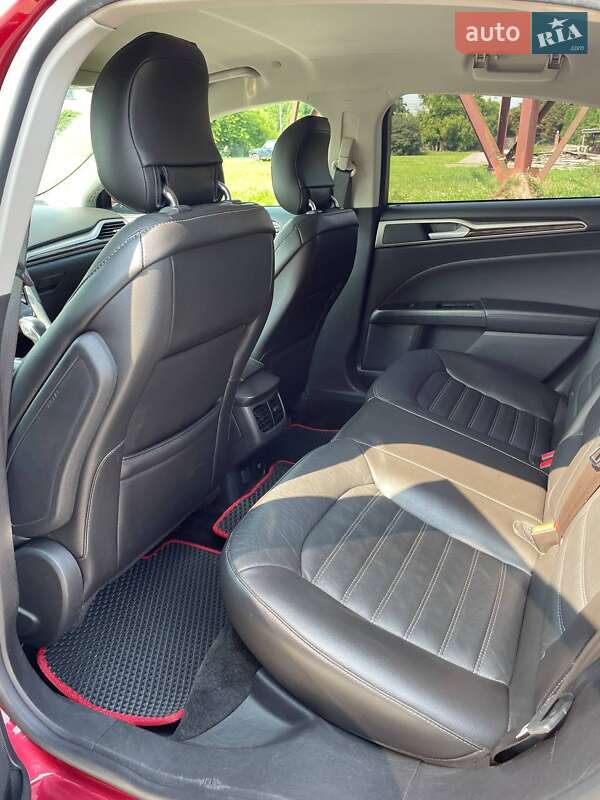 Седан Ford Fusion 2013 в Львове
