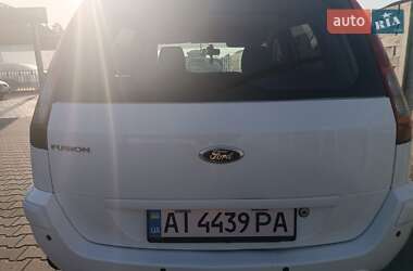 Хэтчбек Ford Fusion 2011 в 