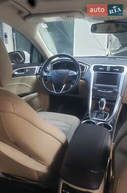 Седан Ford Fusion 2013 в Ужгороде