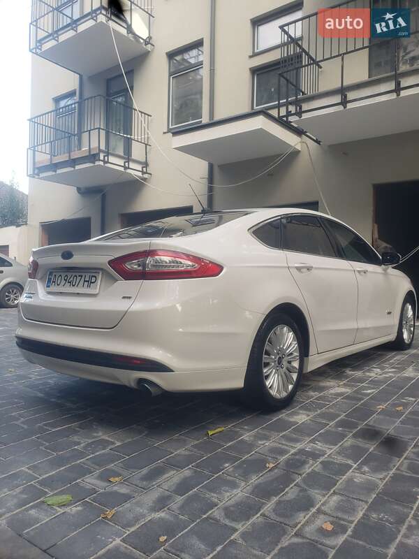Седан Ford Fusion 2013 в Ужгороде