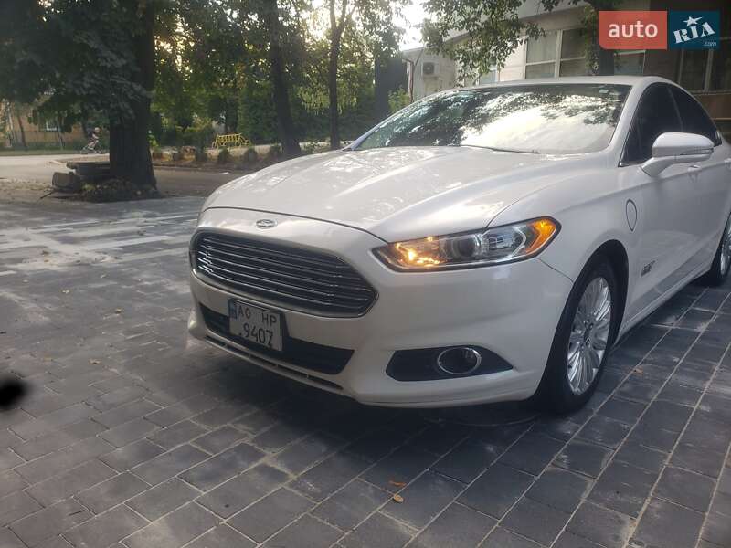 Седан Ford Fusion 2013 в Ужгороде