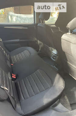 Седан Ford Fusion 2015 в 