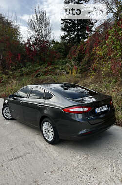 Седан Ford Fusion 2015 в 