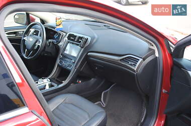 Седан Ford Fusion 2017 в 